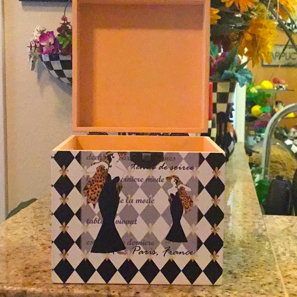 Beauty Box” PARIS LOVE”(Harlequin)🌹❤️ - Picture 4 of 5